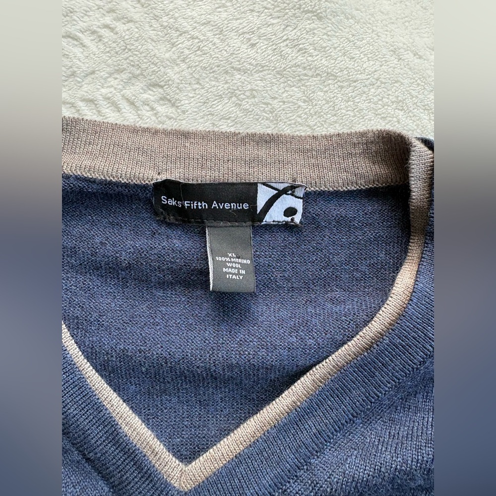 SAKS FIFTH AVENUE 100% Cashmere XL V neck sweater - Picture 2 of 2